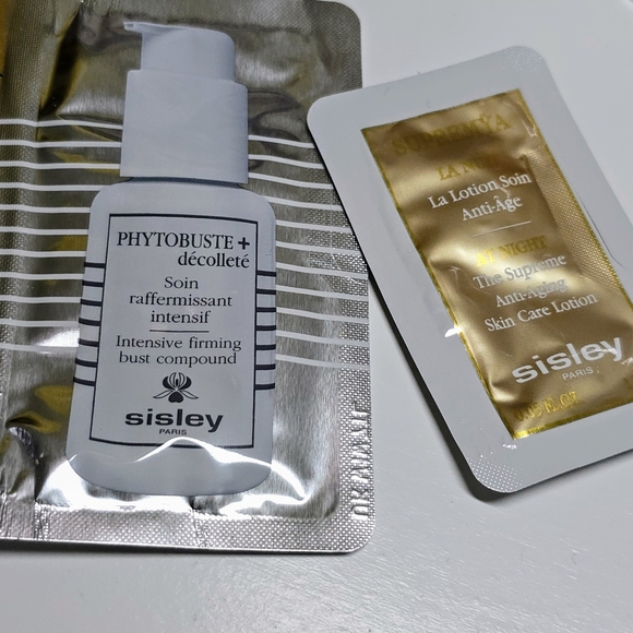 Sisley-Paris Luxury Travel gift set with pouch - Picture 11 of 16